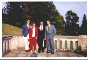 Famille BELACEL
en 1999
----
H'mida, Lallia, Karim et Namir