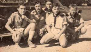 Scouts de France
----
1- Jacques BAUZOU
2- Raymond ROMEO
3- Georges CERVERA
4- Claude BAUZOU
5- Georges GOTNICH