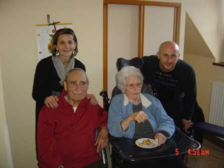 Odile LANGENDORF
et Jean-Luc LANGENDORF 
(les enfants de Marc)

avec leur grand oncle Georges LANGENDORF
et leur Grande tante Blanche LANGENDORF