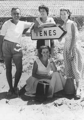 1953 - TENES
----
Claude SEGURA
Denise XICLUNA
Marguerite LASSUS
Annie LASSUS