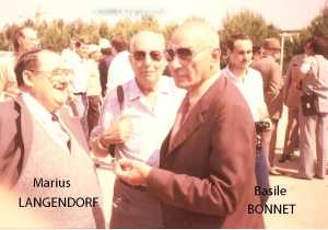 TENES - 1960/1961
Marius LANGENDORF
Mr MERENS (Directeur de l'Hopital)
Basile JONET
----
Camille BORTOLOTTI (chapeau)
Antoine GARCIA (en face de BORTOLOTTI)