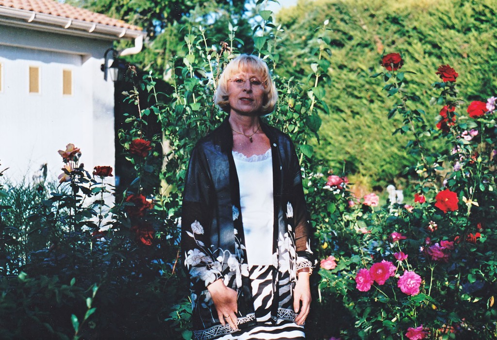 Brigitte MELERO
2001
dans son jardin