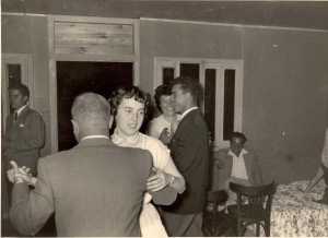 1954 - Villa Albert GASSIER
----
Paulo ALLEMAND dansant
avec Simone PEREZ

et Georgette GUILLEMY
avec ?