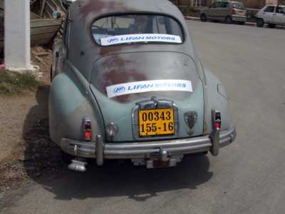 Peugeot 203 
avec peinture d'origine