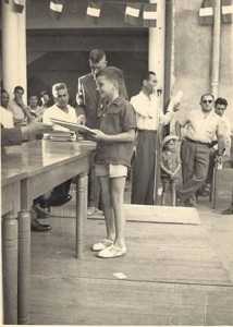 Remise des Prix en 1955
Jean Marie WERY
Derriere :
Mrs FEREDJ, FICHET et SALA au MICRO