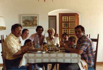 La Ciotat 1980
Chez Guy et "Rosette"
---
Guy WERY
Angela WERY
Jean Marie WERY
Rose Marie WERY
S. WERY
C. WERY
Daniel WERY