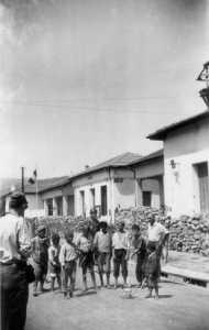 Lieutenant Charley LENZINI 
devant la mairie de CAVAIGNAC