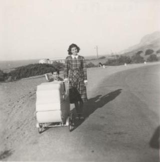 1951 - Colette Sala
et ses filles route du Port