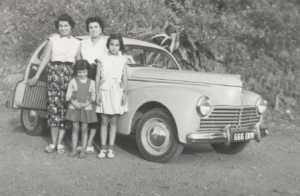 1956 - villa Paulette
Colette SALA
sa soeur
ses filles
et la 203 familiale