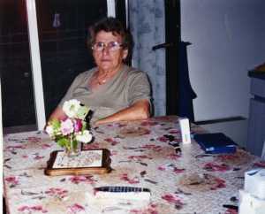 Mai 1999
Arlette SUIRE chez elle