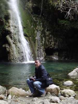 Majid DERAMCHIA pensif
au pied de la cascade de Taragnia