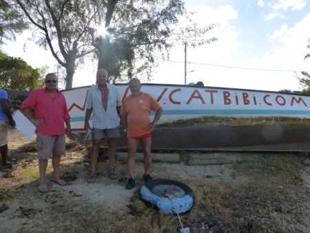 ILE MAURICE - 2012/2013
Marc RODRIGUEZ
Philippe BANON
Daniel MANSION
devant leur nouvelle Pirogue