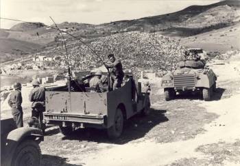 Photo-titre pour cet album: 110&egrave;me RIM    (R&eacute;giment d'Infanterie Motoris&eacute;)A&eacute;rotransport&eacute; en Alg&eacute;rie le 25 ao&ucirc;t 1955 Retour en France fin d&eacute;cembre 1961