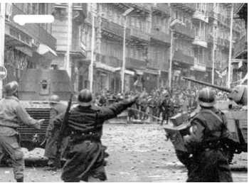 Les BARRICADES
Confrontation des CRS
avec les manifestants