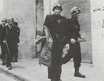 1962 - ALGER - Les CRS perquisitionnent