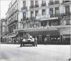 La Fin
----
les chars de la Gendarmerie 
dans Oran