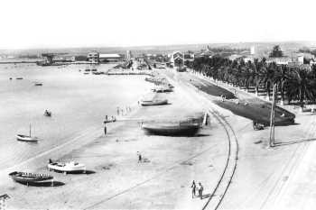 ARZEW - La Plage
Et la ligne de chemin de fer
en bord de mer