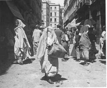ALGER - rue Bab Azoun
----
   Alger en 1956 
