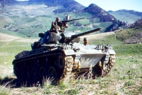 Un char Chaffee M24 en action