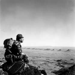 Sergent chef Robert CAILLAUD, face au grand erg du sahara septentrional
Photo sergent chef Arthur Smet