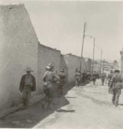 Dans une rue de GUENTIS