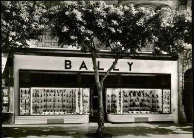 Alger, rue d'Isly
Le magasin de chaussures Bally.