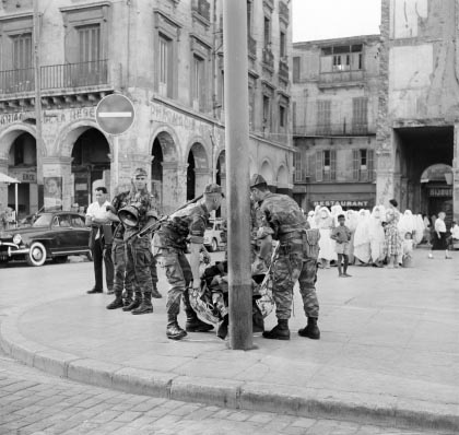 Alger le 29 juillet 1957
le 3e RPC - Place du Gouvernement Square Bresson au bas de la Casbah