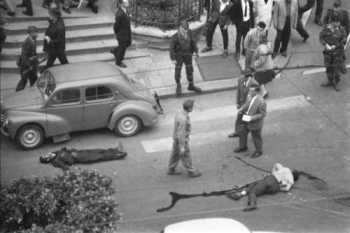 Rue d'Isly
26 mars 1962
----
les morts devant la Grande Poste