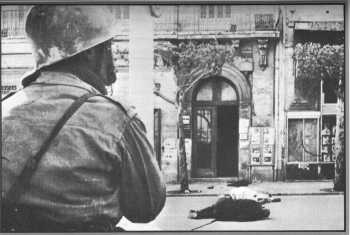 Rue d'Isly
26 mars 1962
----
fin de la fusillade