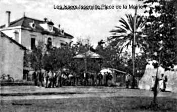 ISSERVILLE - Place de la Mairie