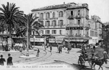 ORAN - La place KLEBER
et la rue Charles QUINT