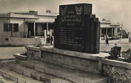 OUENZA - Le Monument aux Morts vers 1950