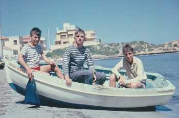 Le cabanon en 1961
Devant : Vivou, Bernard, Jean-Paul 
sur la Bichette