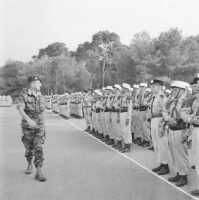 Le Gal MASSU inspecte le 1er REP en 1958