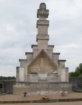 SAINT HYPPOLITE - Le Monument aux Morts