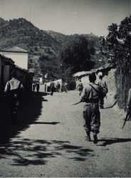 Goumiers de la SAS de Tizi Rached en patrouille, 1957.