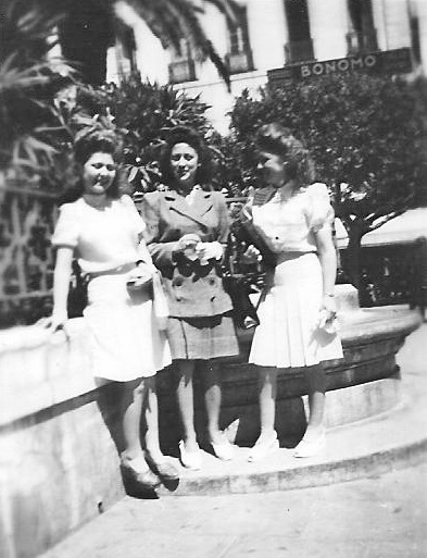Alger - Avril 1947
----
Josette BERNICOLA
Jeanine PENALVA
Lucienne BERNICOLA