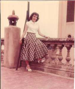 1954 - Annie LASSUS
chez Paulette LLINARES