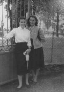 1954 - LOURDES
Annie et Maguy LASSUS