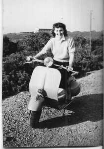 Annie en scooter
