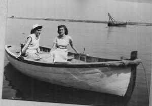 1950 - TENES
Annie LASSUS et
Paulette LLINARES