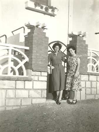 LE GUELTA - 1950
Laurence NOBLES 
et Aliette FAGNONI