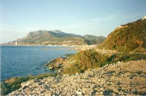 Le Cap TENES et le Port 
vus de la route de l'Abattoir