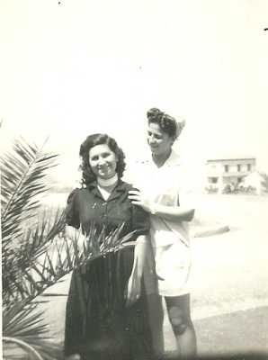 1949
Laurence NOBLES 
et Aliette FAGNONI 
(Epouse de Daniel SCHMITT)