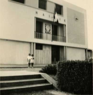 la Mairie de Montenotte en 1960
----
Danielle ALBENTOSA et sa soeur Huguette