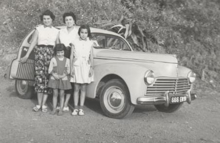 1956 - villa Paulette
Colette SALA
sa soeur
ses filles
et la 203 familiale