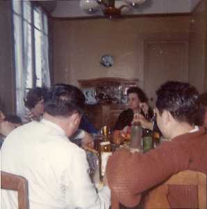 Avril 1962

Un des derniers repas en Famille avant l'exode
De G/D Premier plan de dos WERY Guy 
CACCIUTTOLO Paul (fils)
Au fond CACCIUTTOLO Lucie "Lucienne"