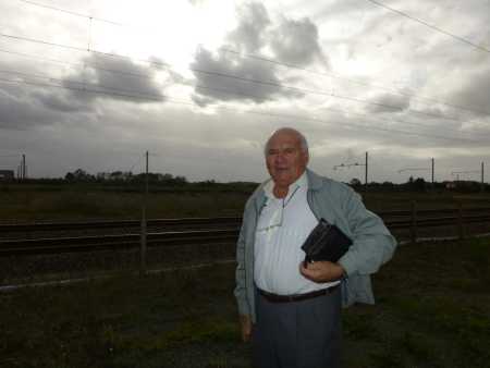 Albert GUYET devant "sa Gare"