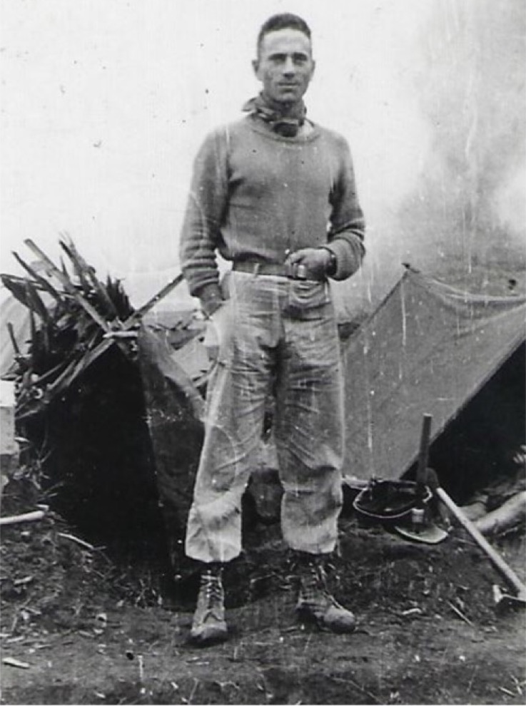 Le lieutenant Odon SOUFFLET au poste Aotrach le long de la RC 6, en janvier 1952