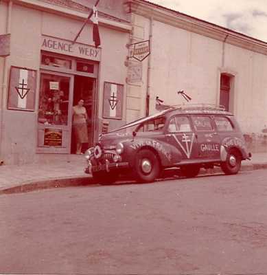Mai 1958

La 203 de WERY Guy devant son Agence
Sur le pas de la porte WERY Rose-Marie